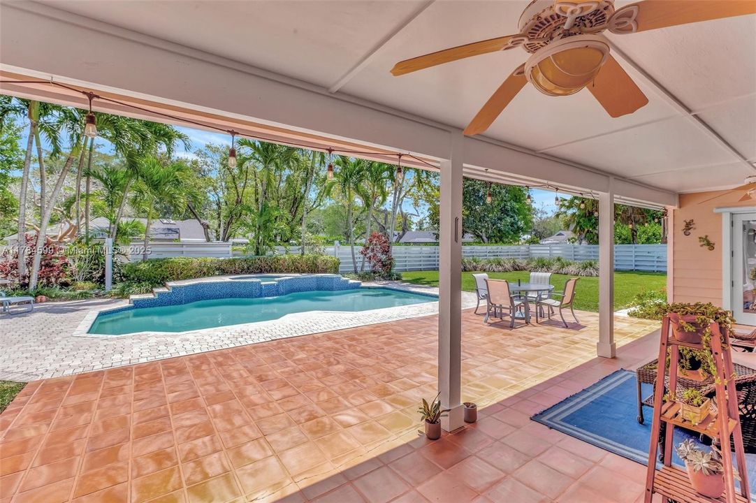 Recently Sold: $824,900 (4 beds, 2 baths, 2239 Square Feet)