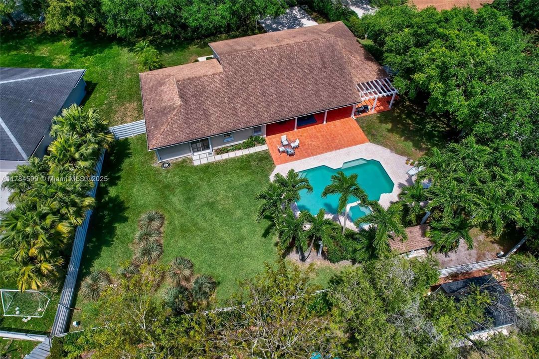 Recently Sold: $824,900 (4 beds, 2 baths, 2239 Square Feet)