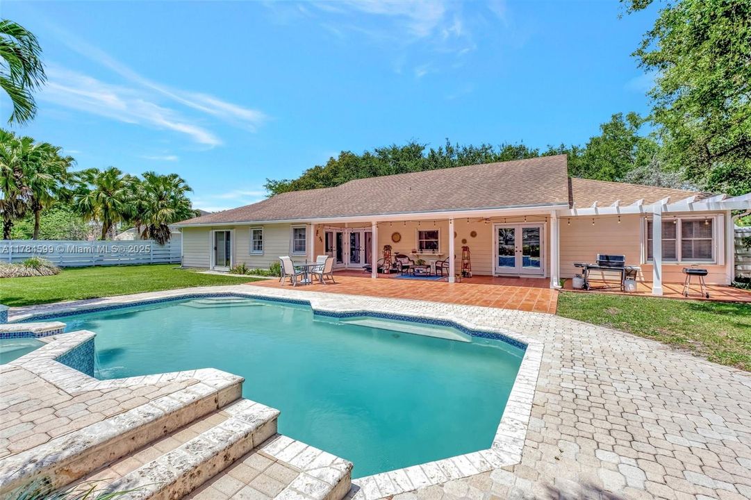 Recently Sold: $824,900 (4 beds, 2 baths, 2239 Square Feet)