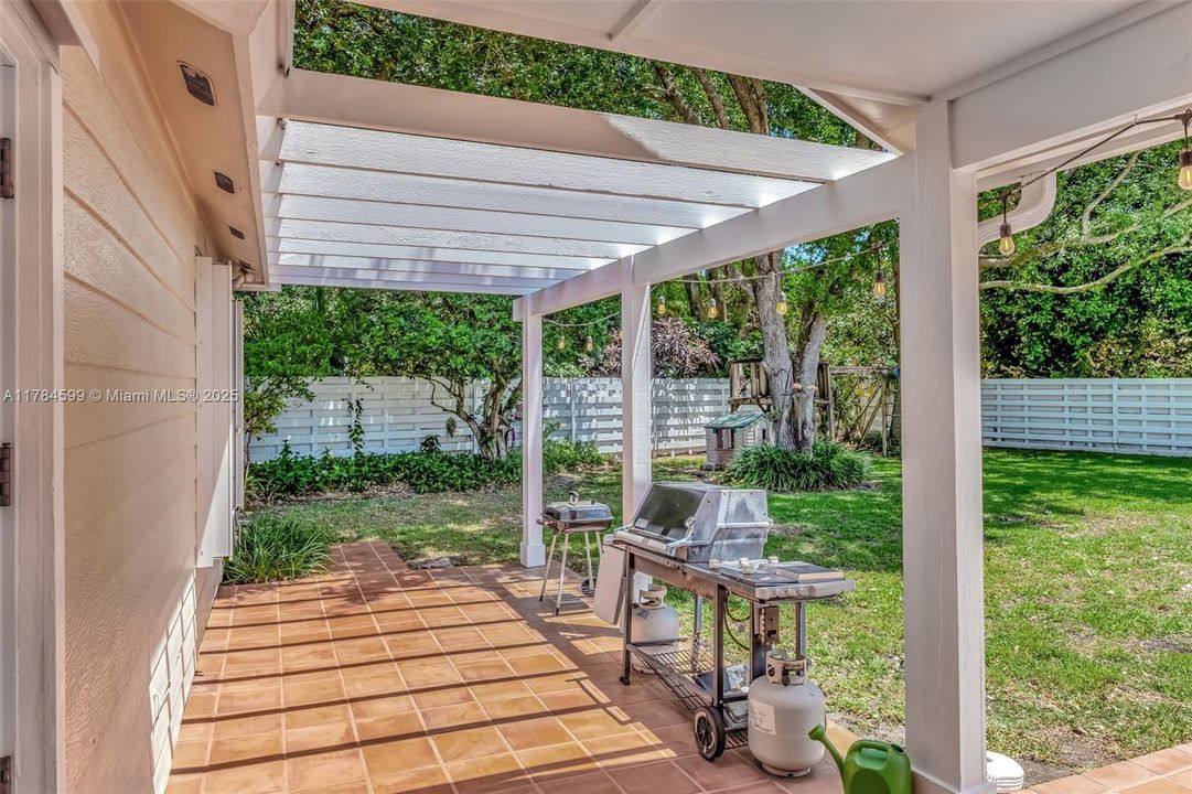 Recently Sold: $824,900 (4 beds, 2 baths, 2239 Square Feet)