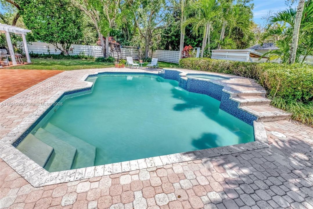 Recently Sold: $824,900 (4 beds, 2 baths, 2239 Square Feet)