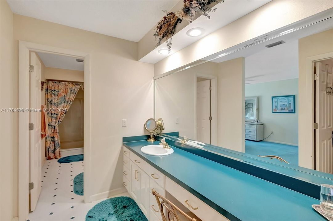 Recently Sold: $824,900 (4 beds, 2 baths, 2239 Square Feet)