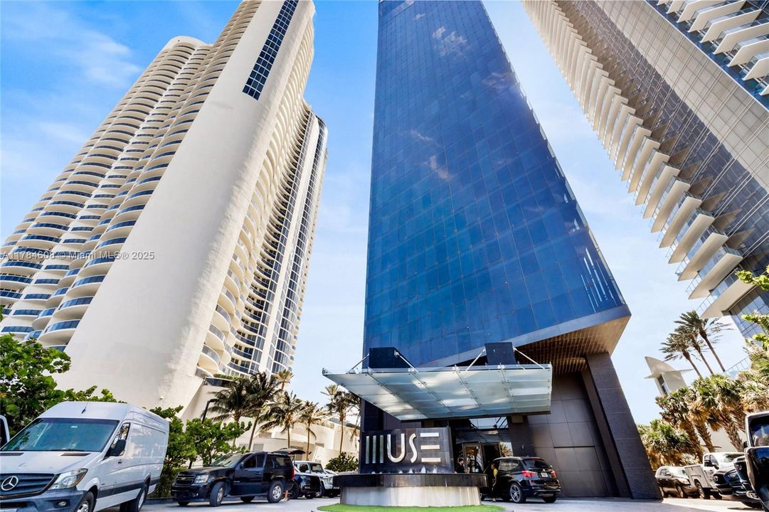 For Sale: $3,735,000 (2 beds, 2 baths, 2042 Square Feet)