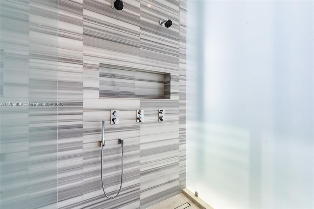 For Sale: $3,735,000 (2 beds, 2 baths, 2042 Square Feet)