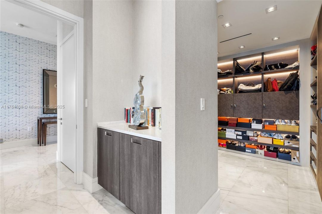 For Sale: $3,735,000 (2 beds, 2 baths, 2042 Square Feet)