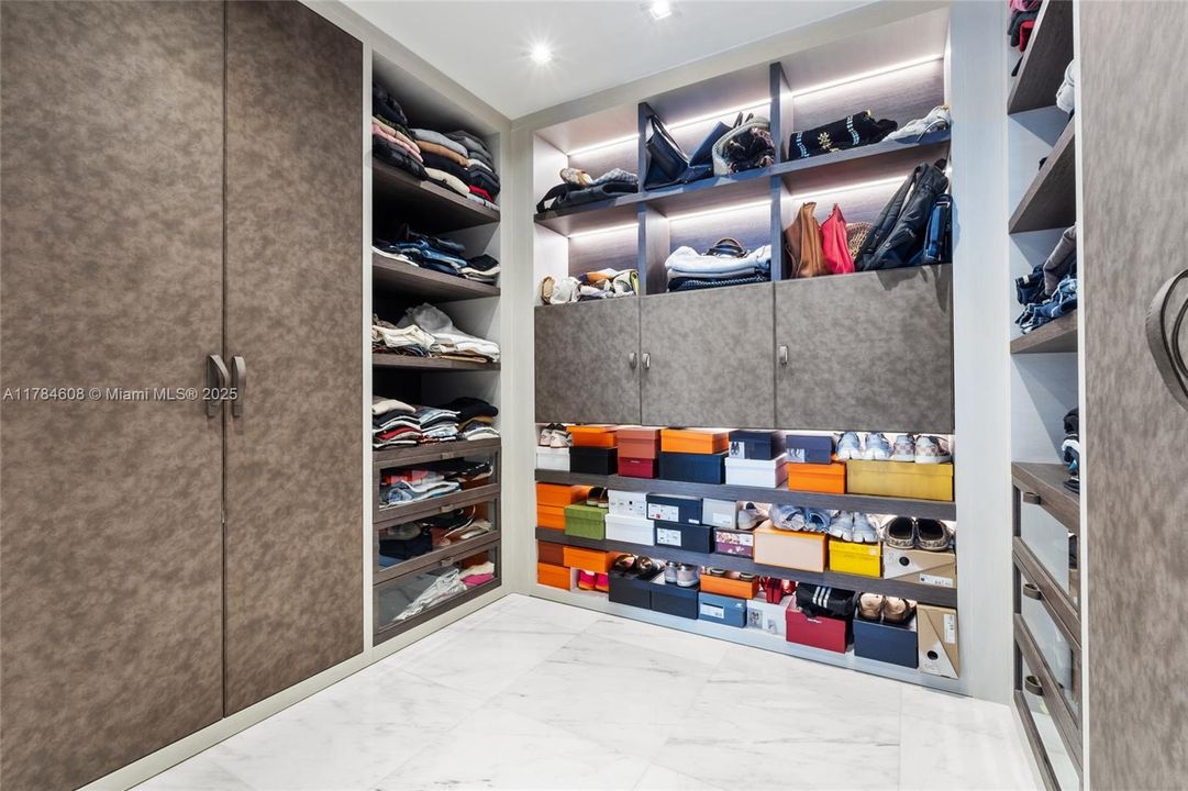 For Sale: $3,735,000 (2 beds, 2 baths, 2042 Square Feet)