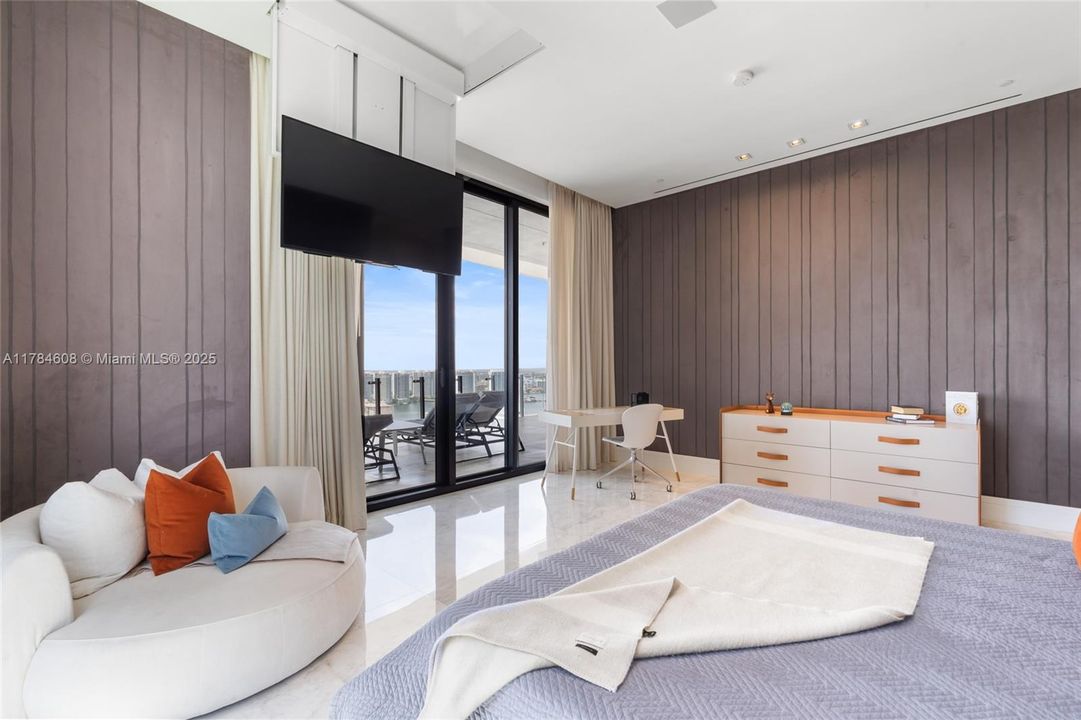 For Sale: $3,735,000 (2 beds, 2 baths, 2042 Square Feet)
