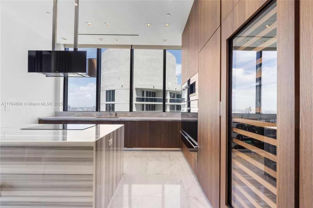 For Sale: $3,735,000 (2 beds, 2 baths, 2042 Square Feet)