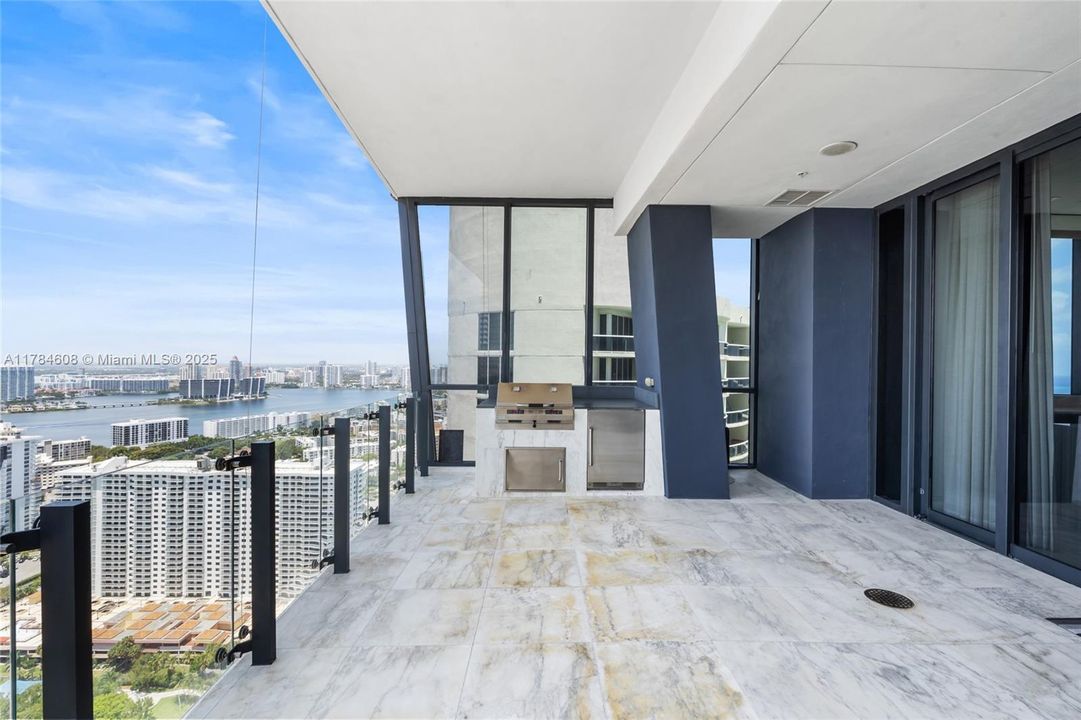 For Sale: $3,735,000 (2 beds, 2 baths, 2042 Square Feet)