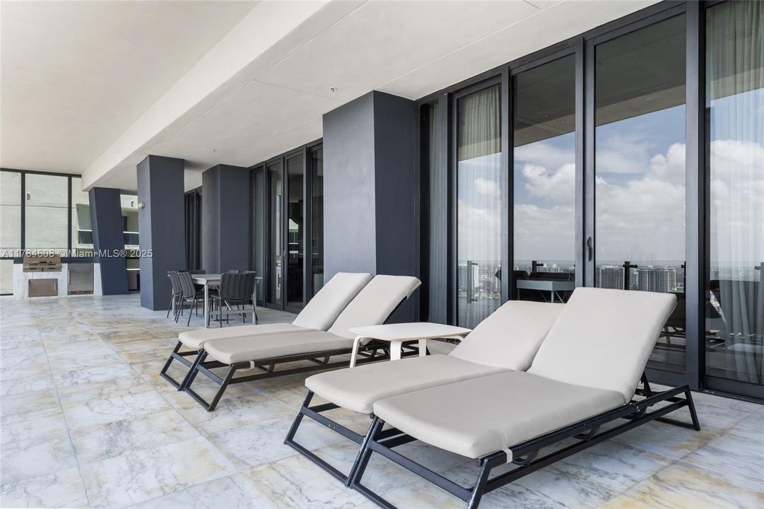 For Sale: $3,735,000 (2 beds, 2 baths, 2042 Square Feet)