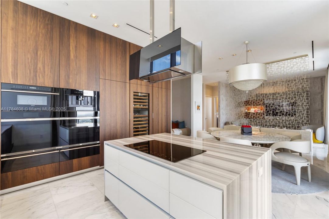 For Sale: $3,735,000 (2 beds, 2 baths, 2042 Square Feet)