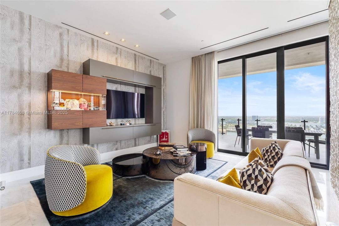 For Sale: $3,735,000 (2 beds, 2 baths, 2042 Square Feet)