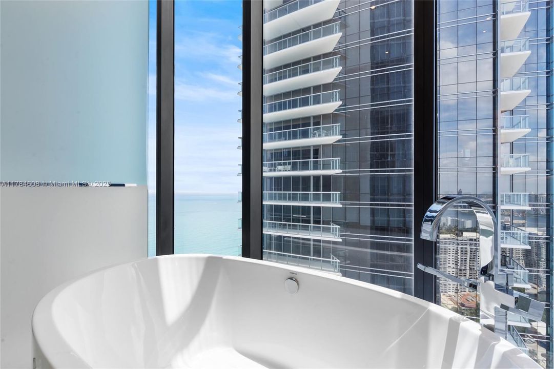 For Sale: $3,735,000 (2 beds, 2 baths, 2042 Square Feet)