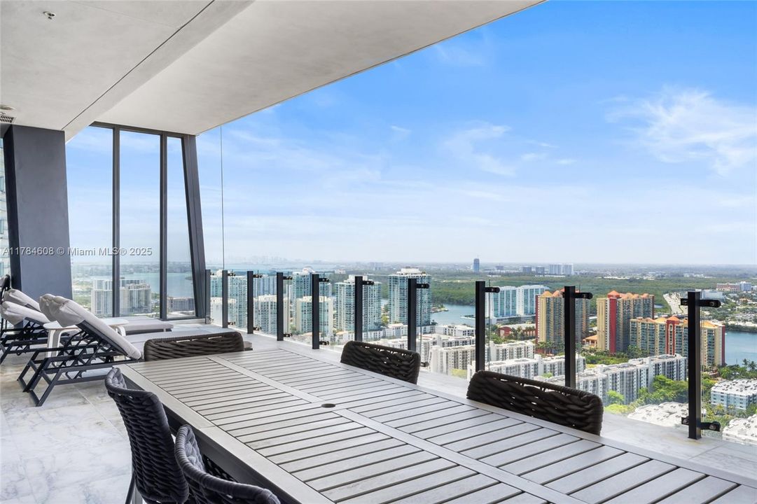 For Sale: $3,735,000 (2 beds, 2 baths, 2042 Square Feet)