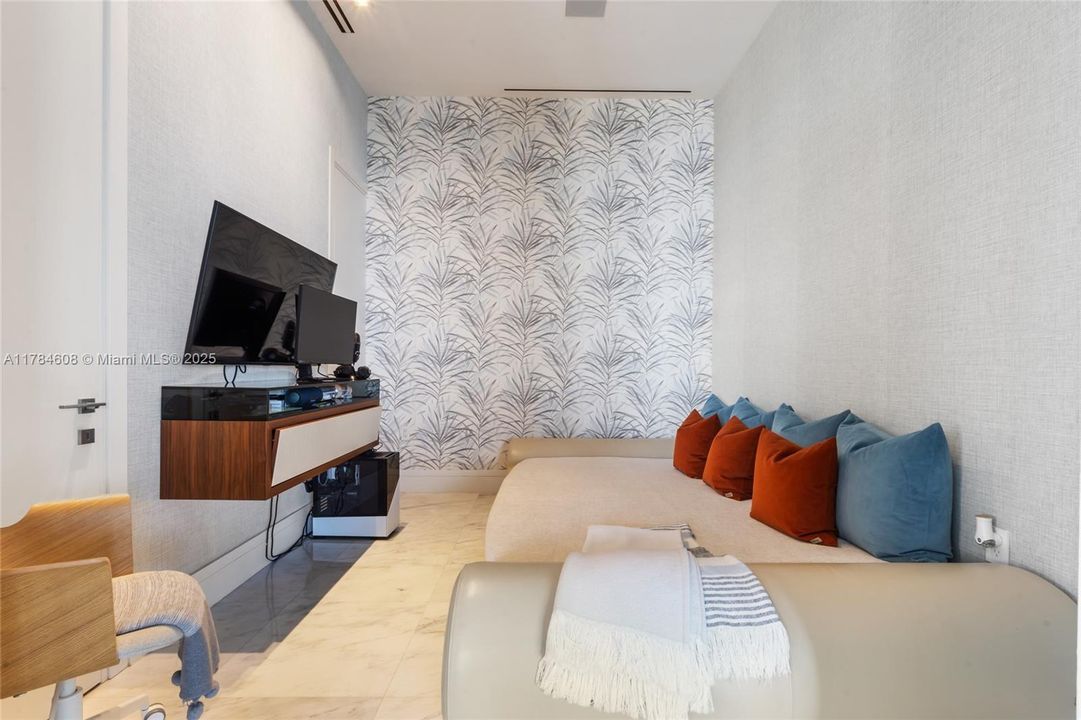 For Sale: $3,735,000 (2 beds, 2 baths, 2042 Square Feet)