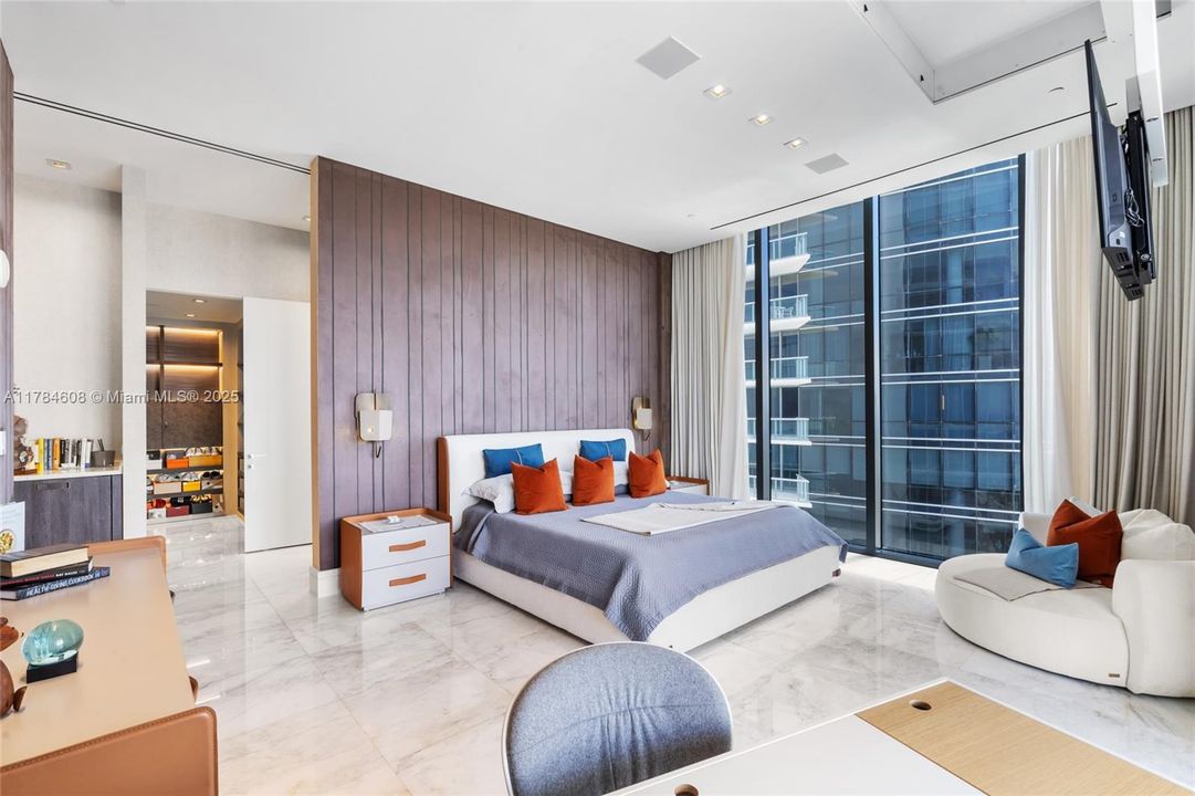 For Sale: $3,735,000 (2 beds, 2 baths, 2042 Square Feet)