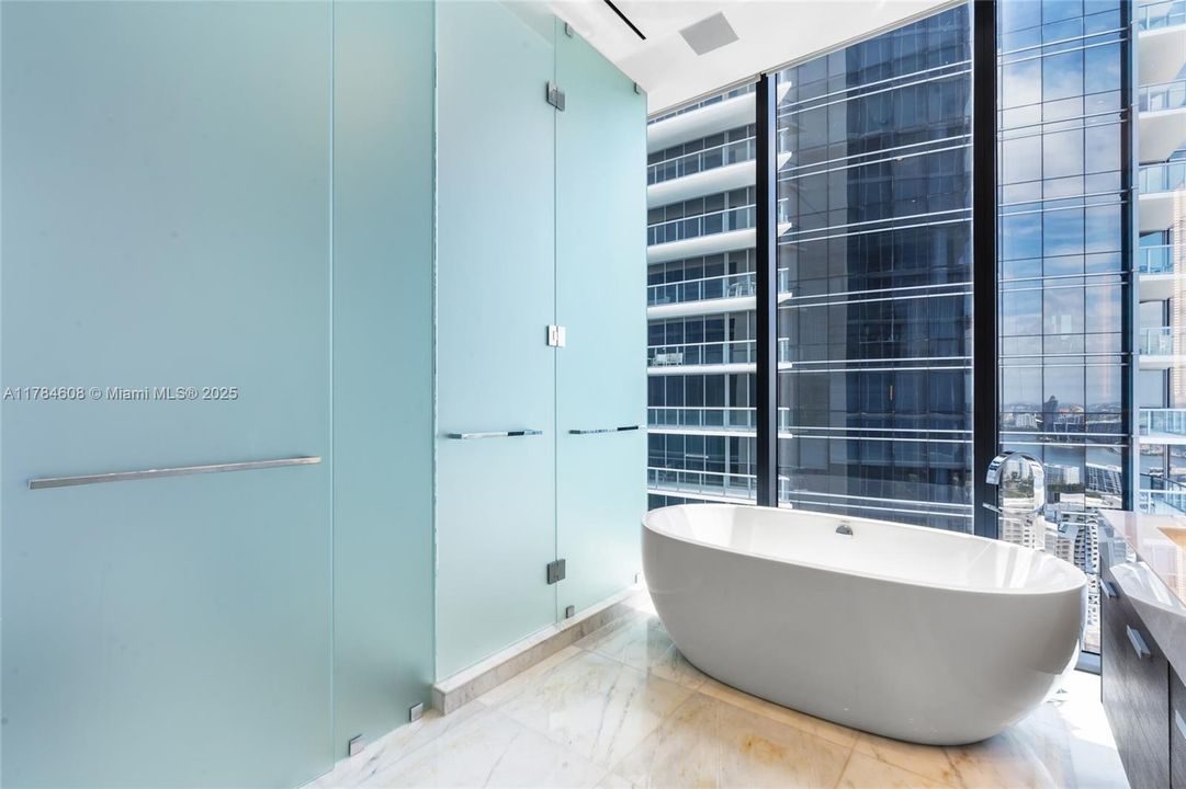 For Sale: $3,735,000 (2 beds, 2 baths, 2042 Square Feet)