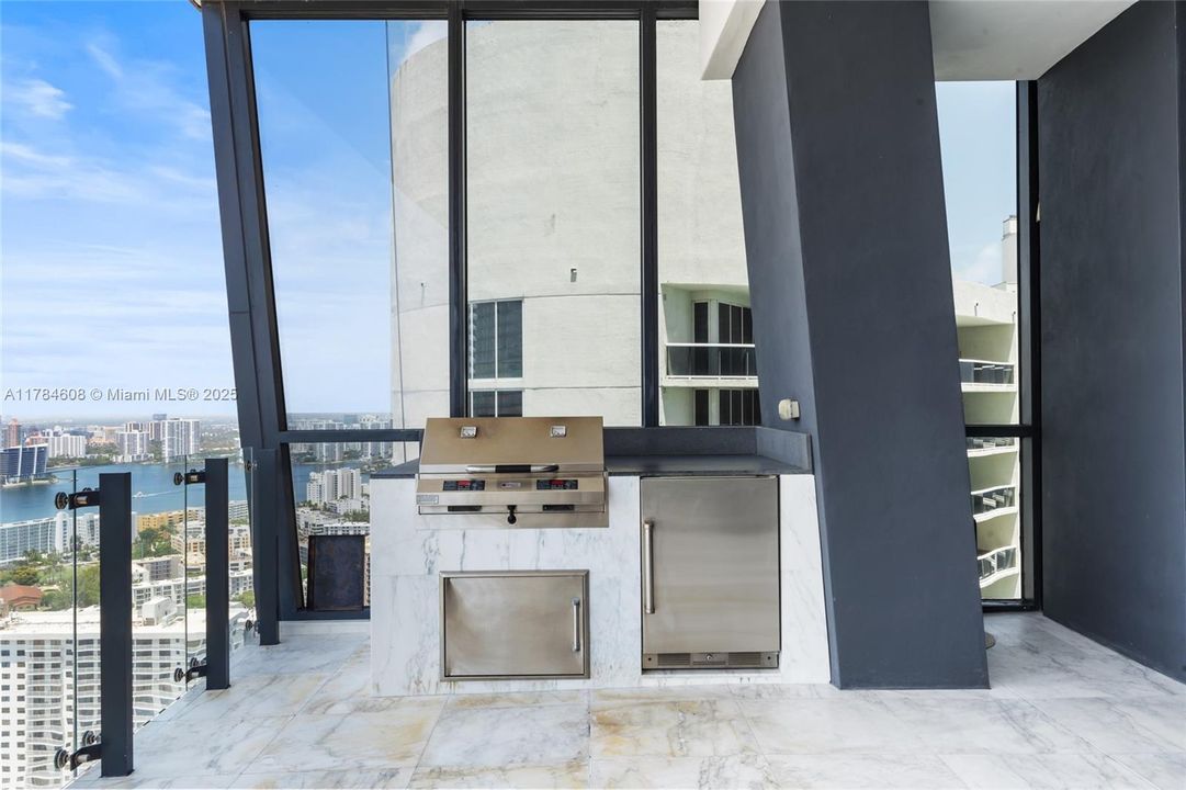 For Sale: $3,735,000 (2 beds, 2 baths, 2042 Square Feet)