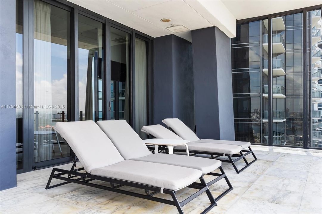 For Sale: $3,735,000 (2 beds, 2 baths, 2042 Square Feet)