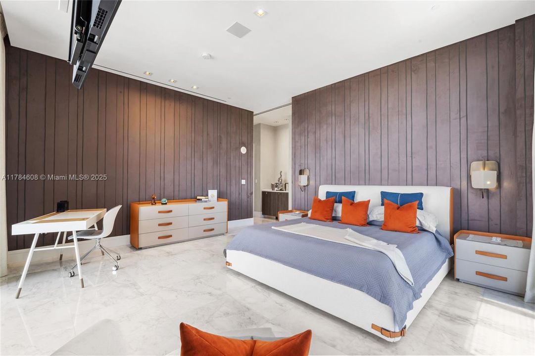 For Sale: $3,735,000 (2 beds, 2 baths, 2042 Square Feet)