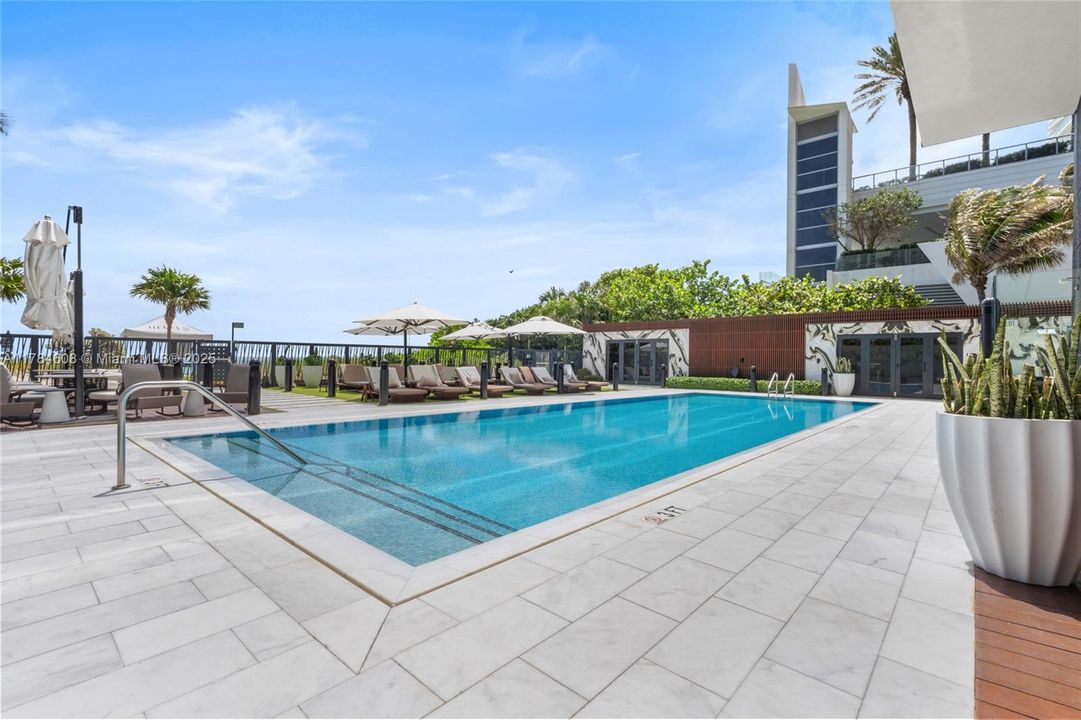 For Sale: $3,735,000 (2 beds, 2 baths, 2042 Square Feet)