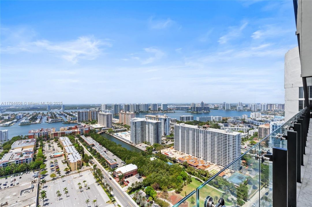 For Sale: $3,735,000 (2 beds, 2 baths, 2042 Square Feet)