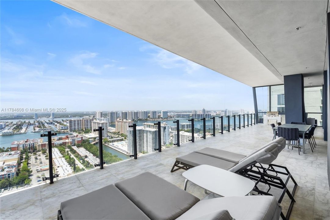 For Sale: $3,735,000 (2 beds, 2 baths, 2042 Square Feet)