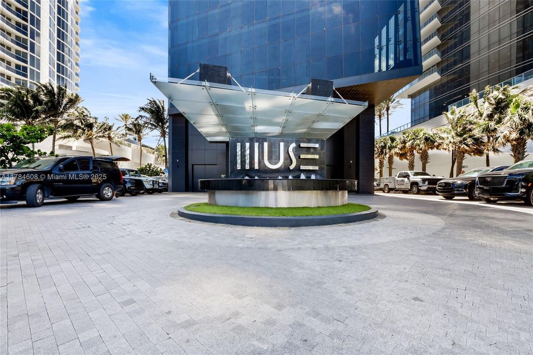 For Sale: $3,735,000 (2 beds, 2 baths, 2042 Square Feet)