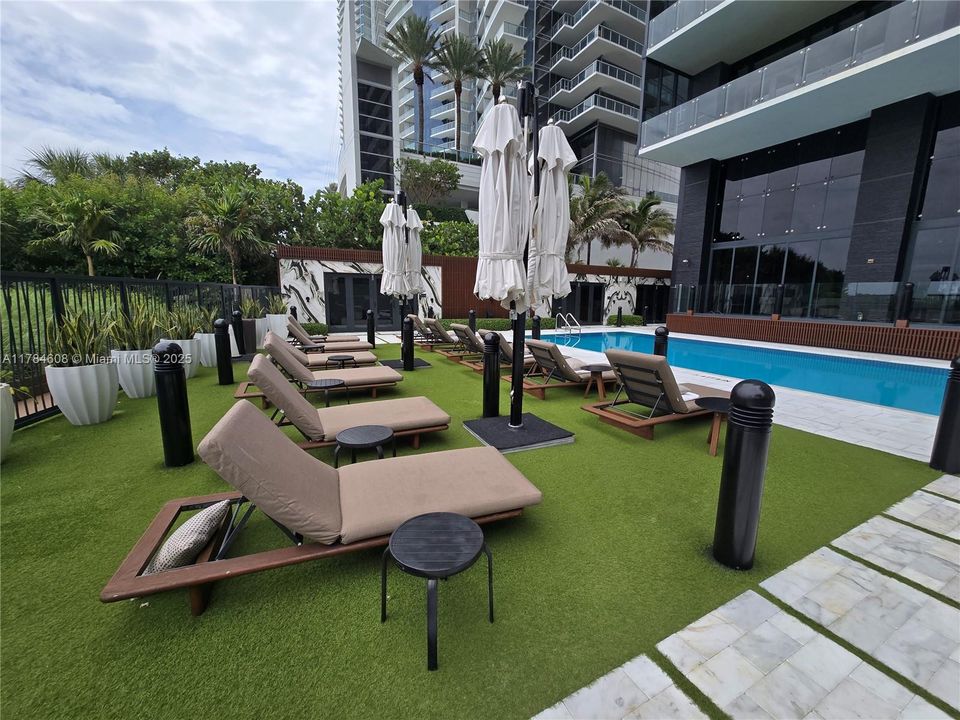 For Sale: $3,735,000 (2 beds, 2 baths, 2042 Square Feet)