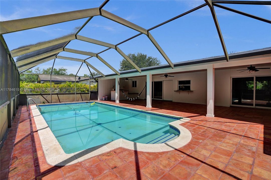 待售: $1,499,999 (4 贝兹, 2 浴室, 2421 平方英尺)