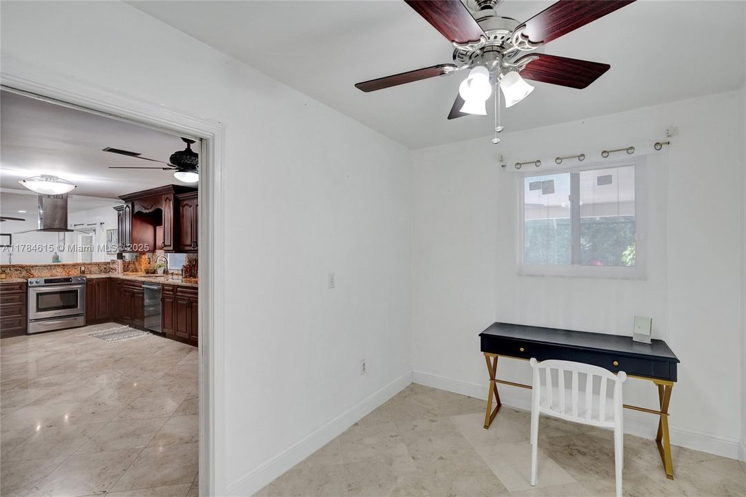 待售: $1,499,999 (4 贝兹, 2 浴室, 2421 平方英尺)