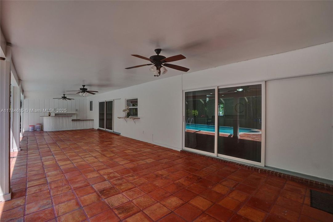 待售: $1,499,999 (4 贝兹, 2 浴室, 2421 平方英尺)