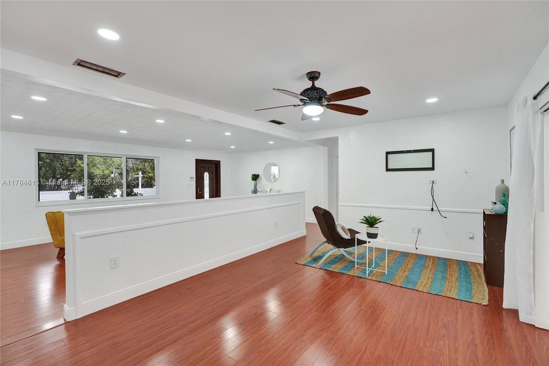 待售: $1,499,999 (4 贝兹, 2 浴室, 2421 平方英尺)