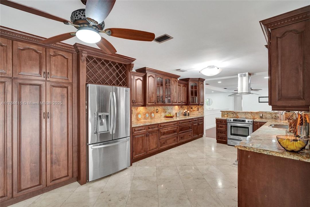 待售: $1,499,999 (4 贝兹, 2 浴室, 2421 平方英尺)