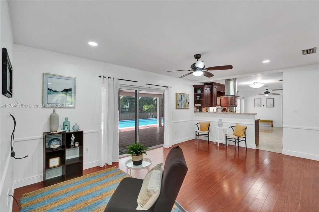 待售: $1,499,999 (4 贝兹, 2 浴室, 2421 平方英尺)