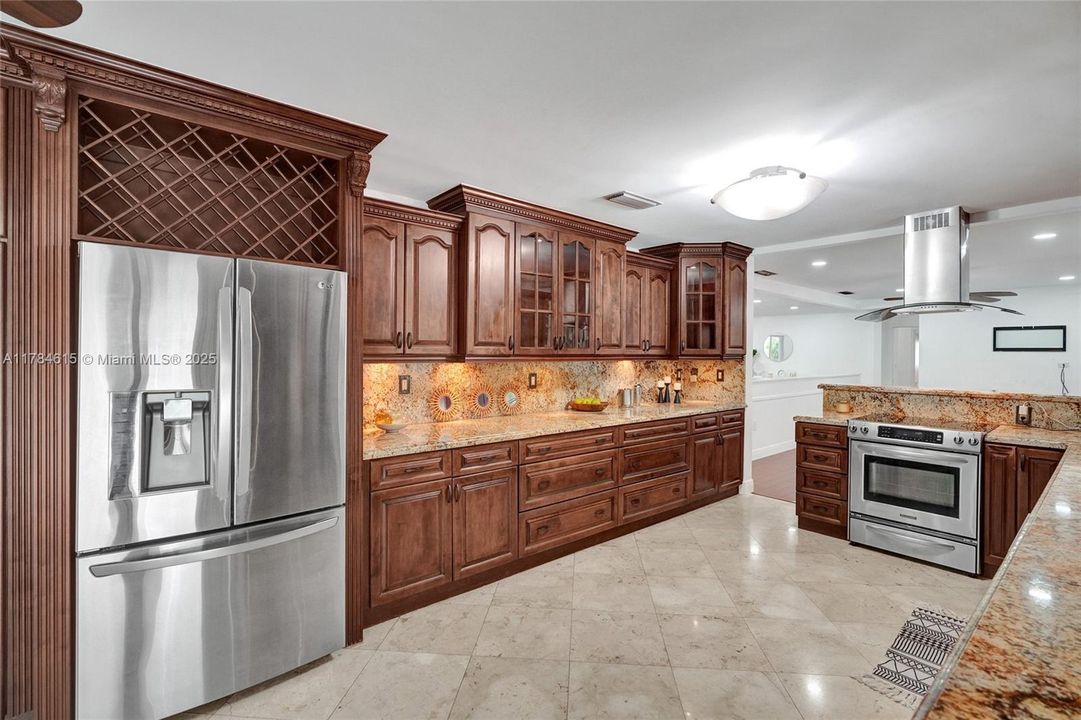 待售: $1,499,999 (4 贝兹, 2 浴室, 2421 平方英尺)