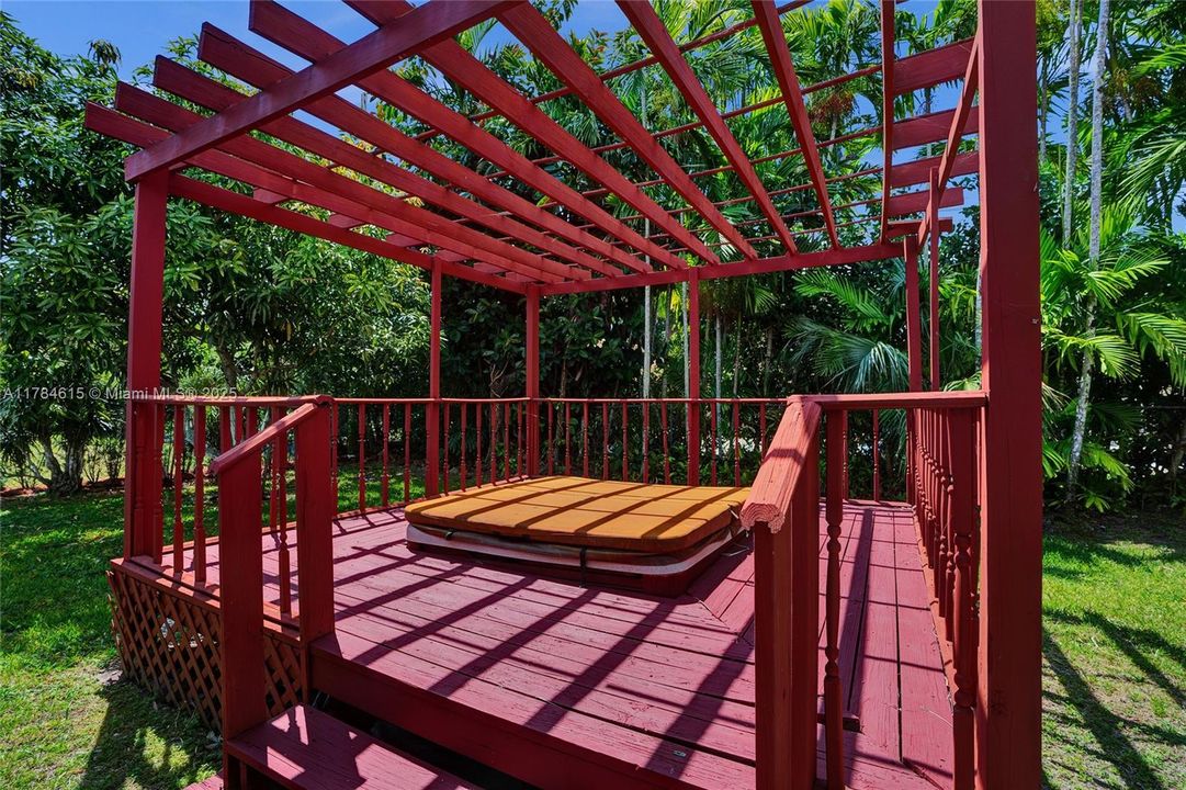 待售: $1,499,999 (4 贝兹, 2 浴室, 2421 平方英尺)