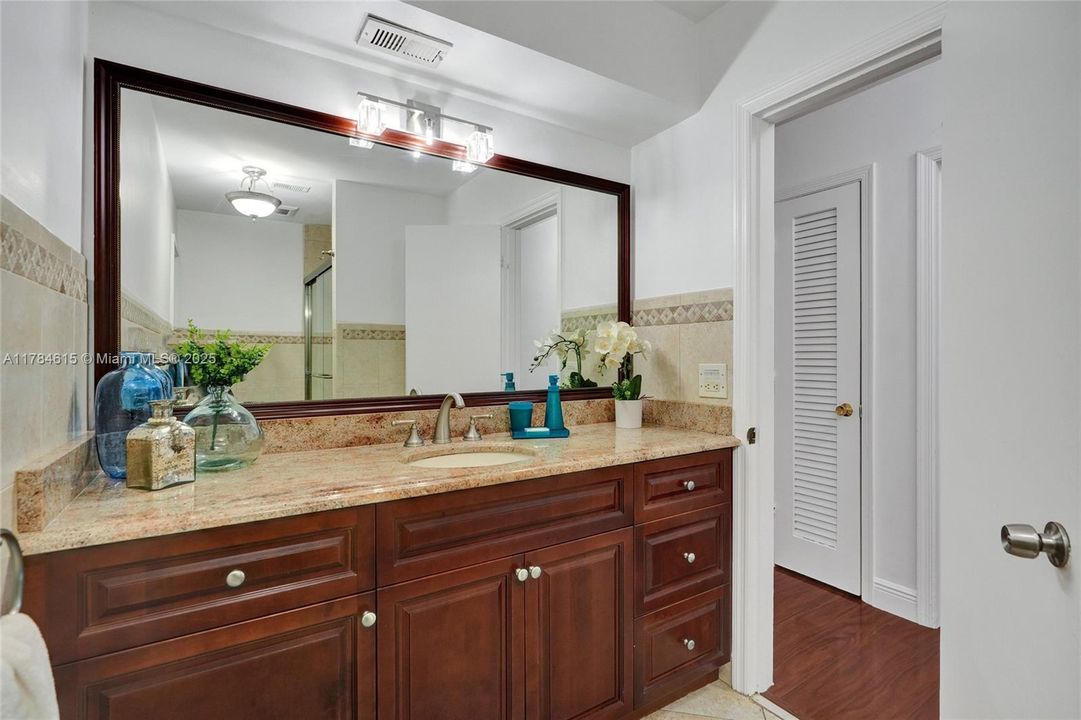 待售: $1,499,999 (4 贝兹, 2 浴室, 2421 平方英尺)