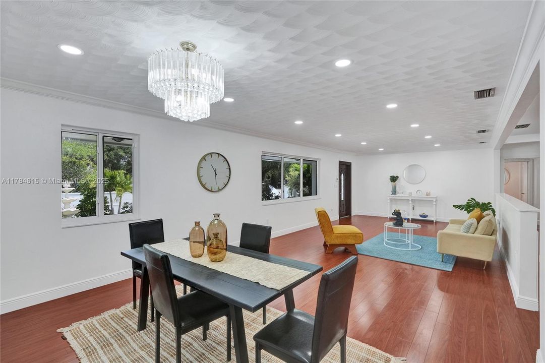 待售: $1,499,999 (4 贝兹, 2 浴室, 2421 平方英尺)