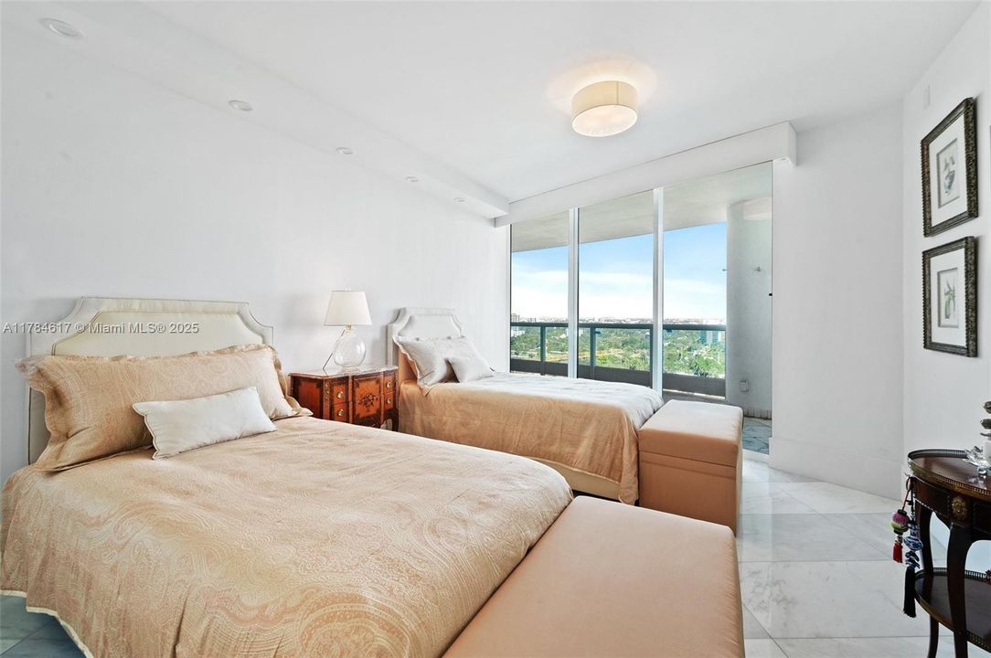 待售: $2,090,000 (2 贝兹, 2 浴室, 2070 平方英尺)