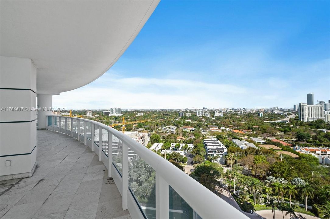 待售: $2,090,000 (2 贝兹, 2 浴室, 2070 平方英尺)