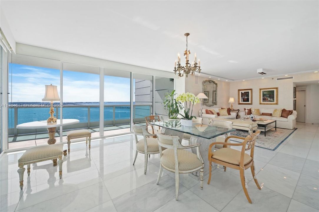 待售: $2,090,000 (2 贝兹, 2 浴室, 2070 平方英尺)