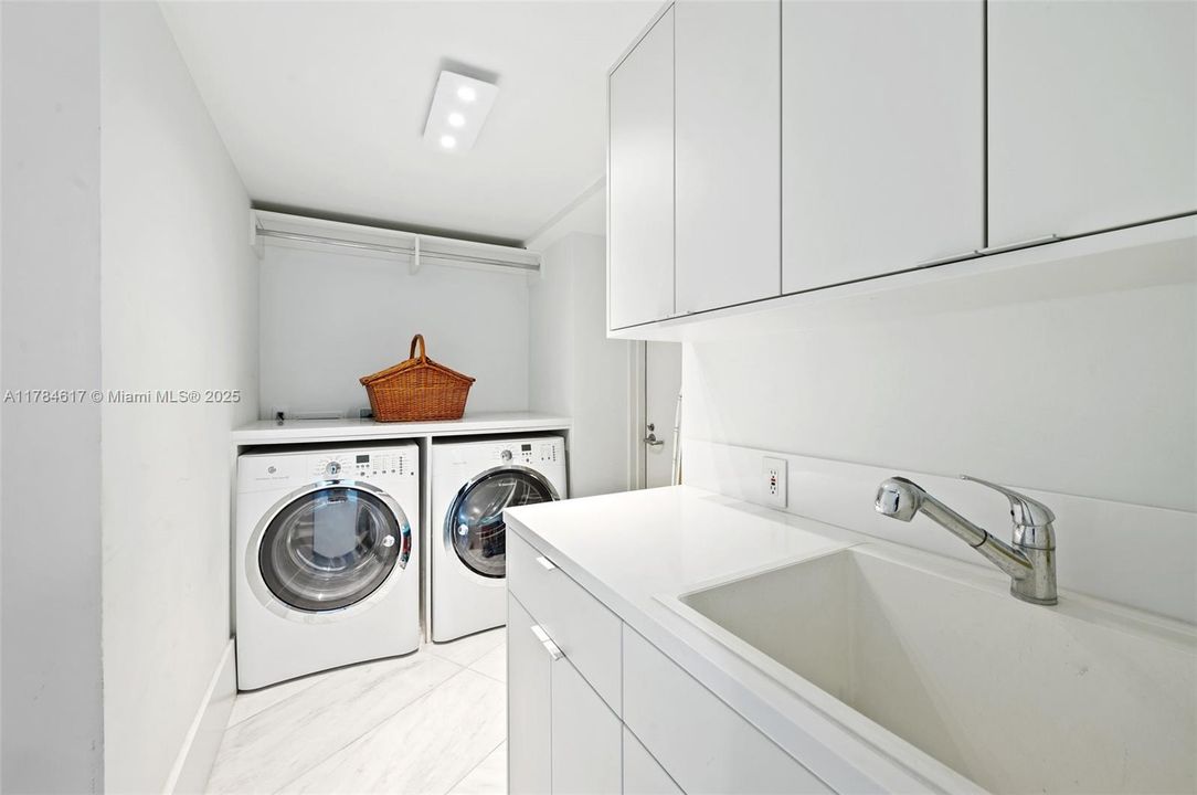 待售: $2,090,000 (2 贝兹, 2 浴室, 2070 平方英尺)