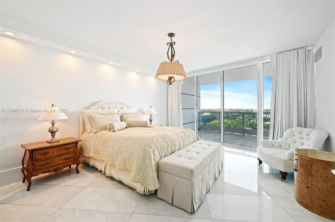 待售: $2,090,000 (2 贝兹, 2 浴室, 2070 平方英尺)