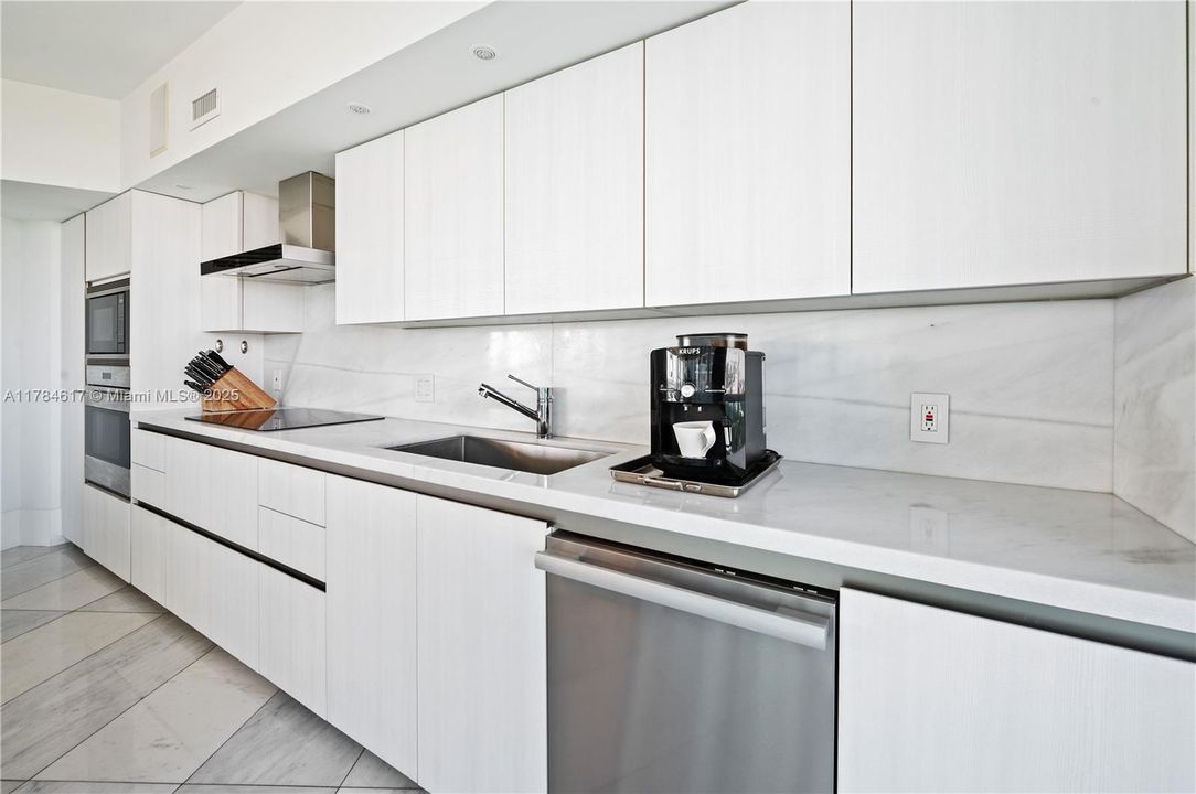 待售: $2,090,000 (2 贝兹, 2 浴室, 2070 平方英尺)