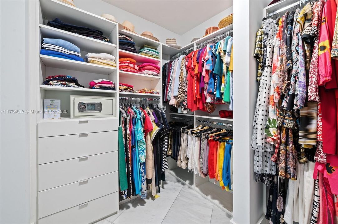 待售: $2,090,000 (2 贝兹, 2 浴室, 2070 平方英尺)