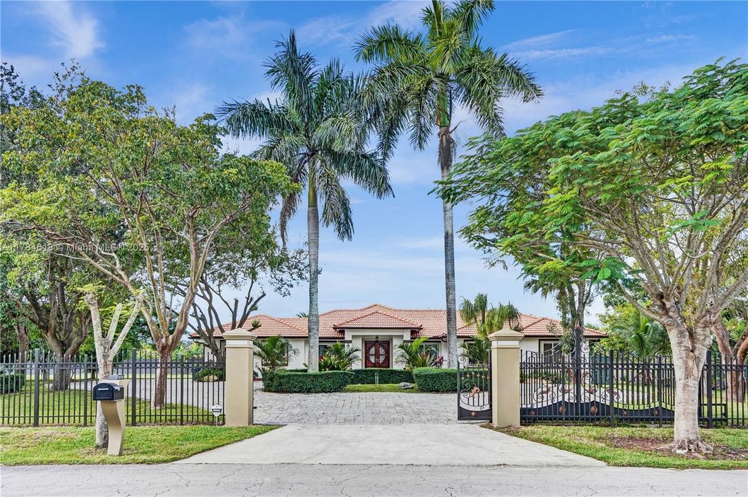 Recently Sold: $1,280,000 (4 beds, 3 baths, 2434 Square Feet)