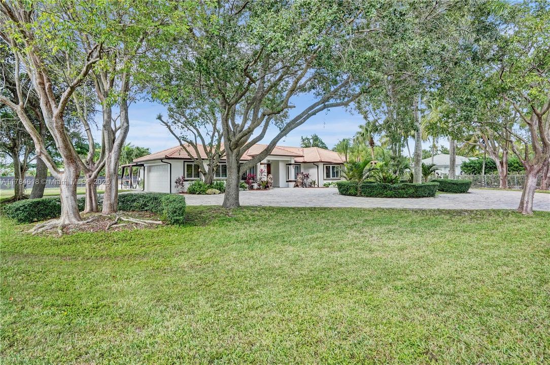 Recently Sold: $1,280,000 (4 beds, 3 baths, 2434 Square Feet)