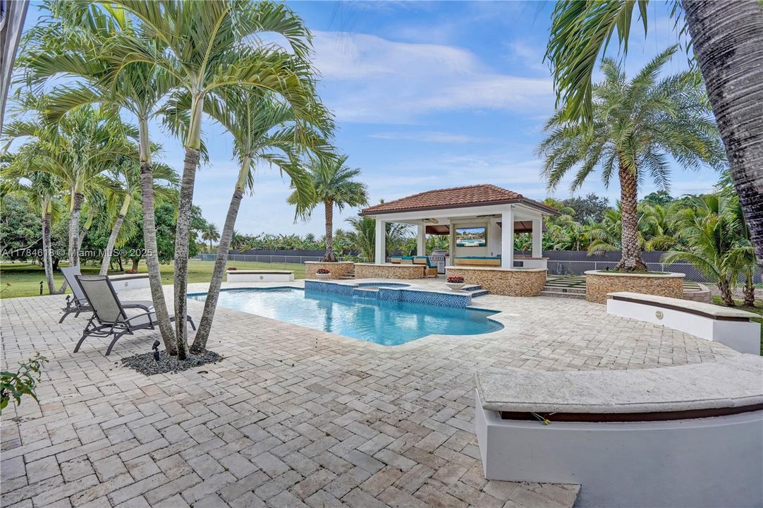 Recently Sold: $1,280,000 (4 beds, 3 baths, 2434 Square Feet)