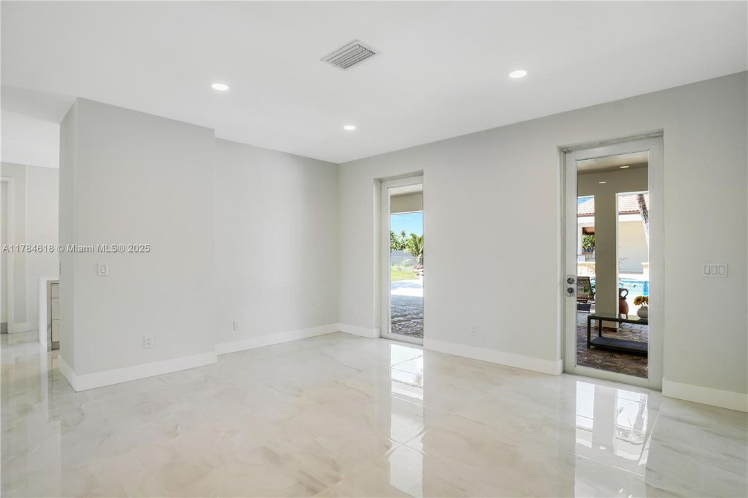 Recently Sold: $1,280,000 (4 beds, 3 baths, 2434 Square Feet)